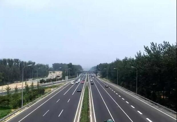 中止性踩油门的操作，，，，，，，能让我们在行驶时省油吗？？？？