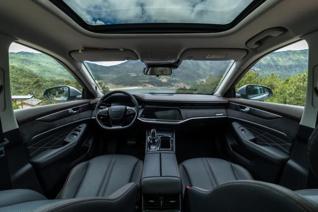 奕炫MAX新车到店！预订尊享8大特权